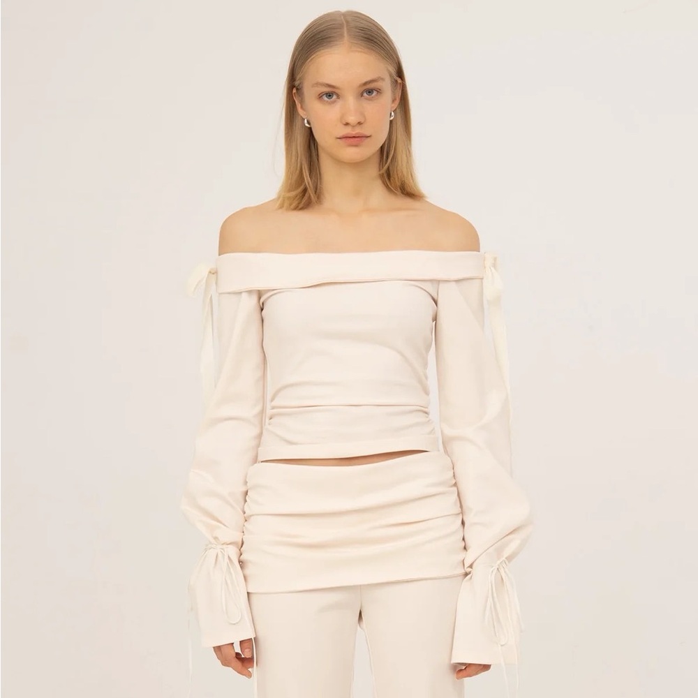 Off-Shoulder Cream Top Extra Small XS